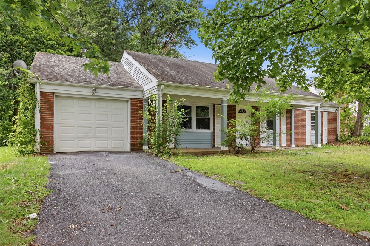 Photo - 27 Glover Ln-