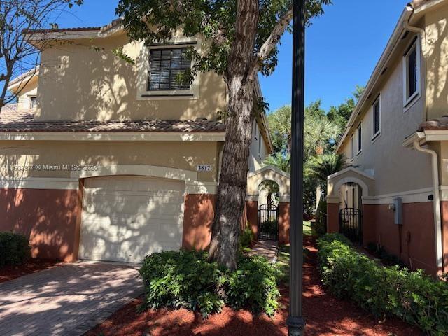 Foto del edificio - 3817 Tree Top Dr