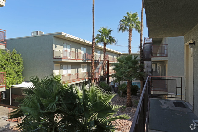 Patio - Palm Garden