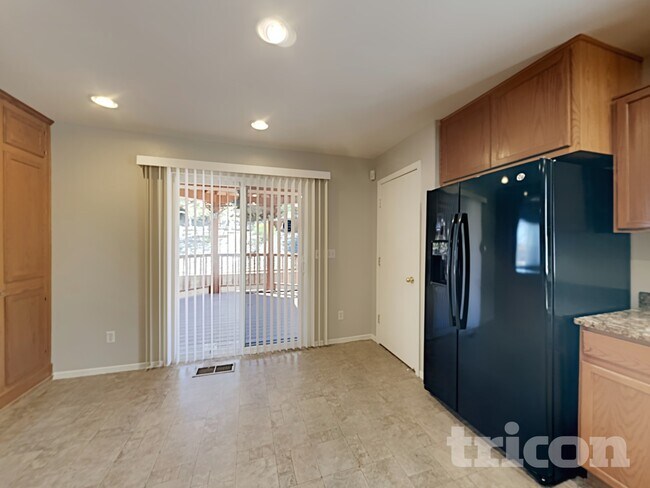 Foto del edificio - 8700 Winding Creek Dr