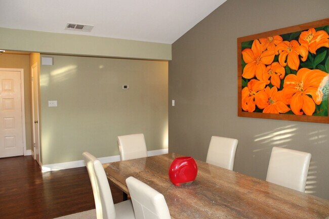 Building Photo - 9259 Medallion Way