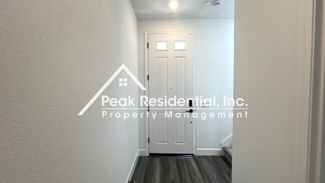Building Photo - Brand New 3bd/2.5ba Home With 2 Car Garage!
