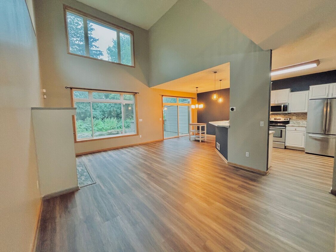 Foto principal - Gorgeous 3 Bedroom 4 Bath End Unit in Eagan