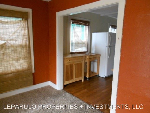 Building Photo - 3 br, 1.5 bath House - 1021 Ellington Court