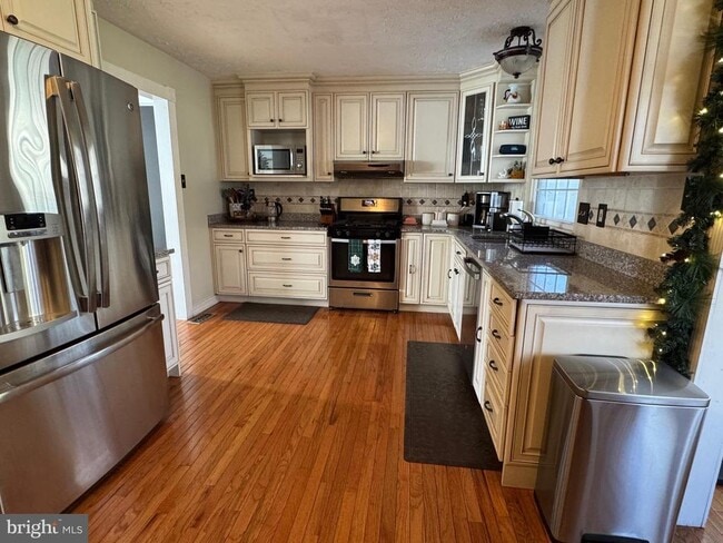 Building Photo - 3132 Laurel View Dr