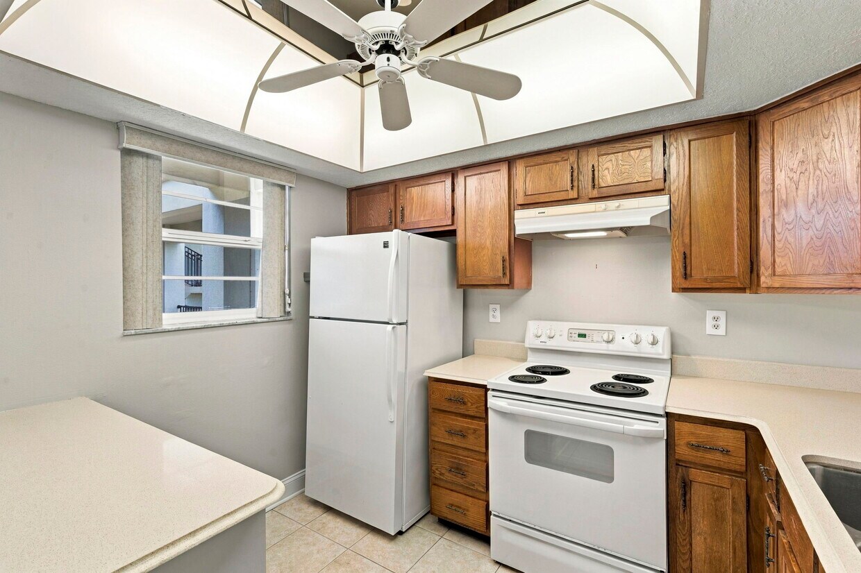 Building Photo - 2700 Bayshore Blvd