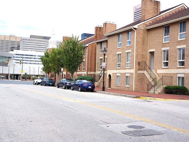 Foto del edificio - "Discover Urban Elegance: Spacious 2-Bed, 2-Bath Apartment in the Heart of Baltimore!"