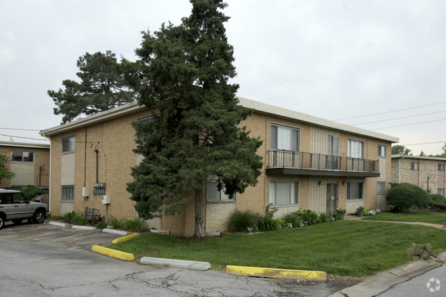 Primary Photo - Eden Rock Apartments