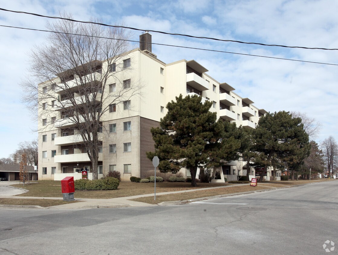 Sheldon Towers Apartments 270 Sheldon Ave Toronto, ON