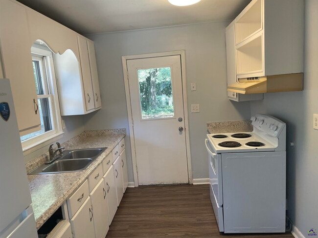 Building Photo - 805 Crestwood Terrace