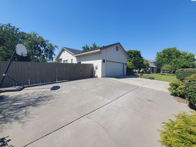 Building Photo - North Richland For Rent