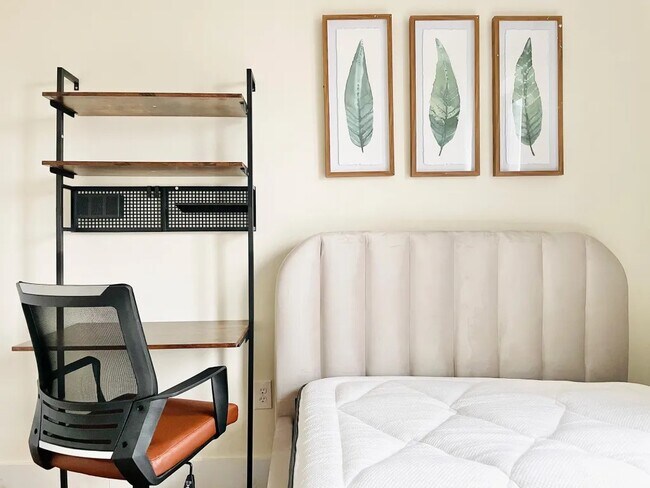 Foto del edificio - Furnished room/NOT APARTMENT