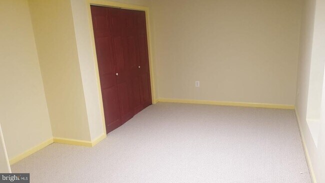 Building Photo - 9607 Laurel Oak Dr