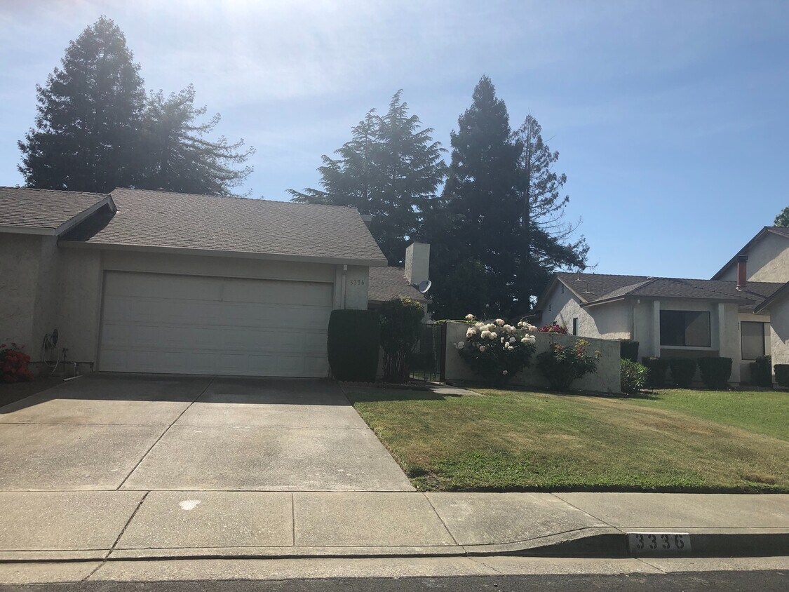 Foto principal - 3336 HARTFORD AVE., FAIRFIELD