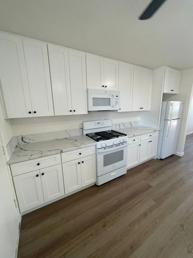 Building Photo - 5214-20 Santa Margarita St