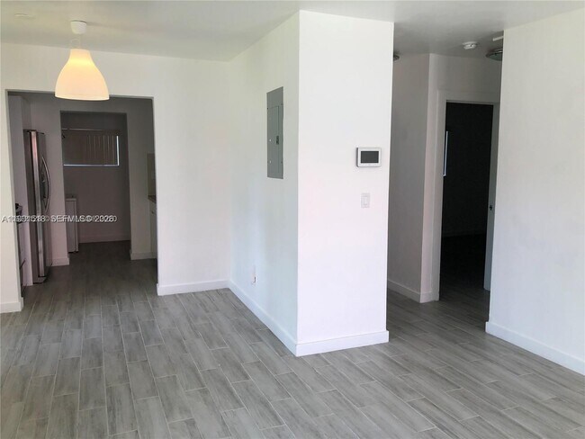 Foto del edificio - 220 NW 46th St