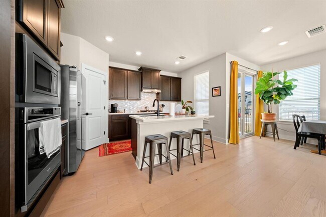 Foto del edificio - 8417 Laughlin Ln