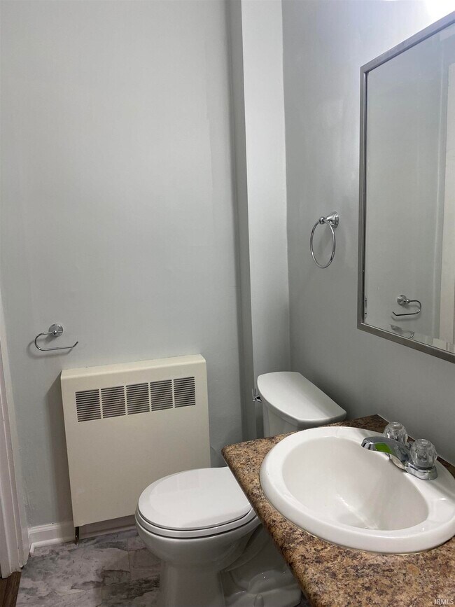 Building Photo - 1328 Sinclair St