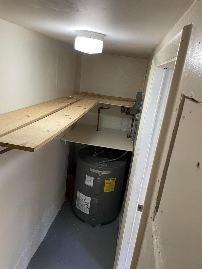 Building Photo - 1592 Springside Dr