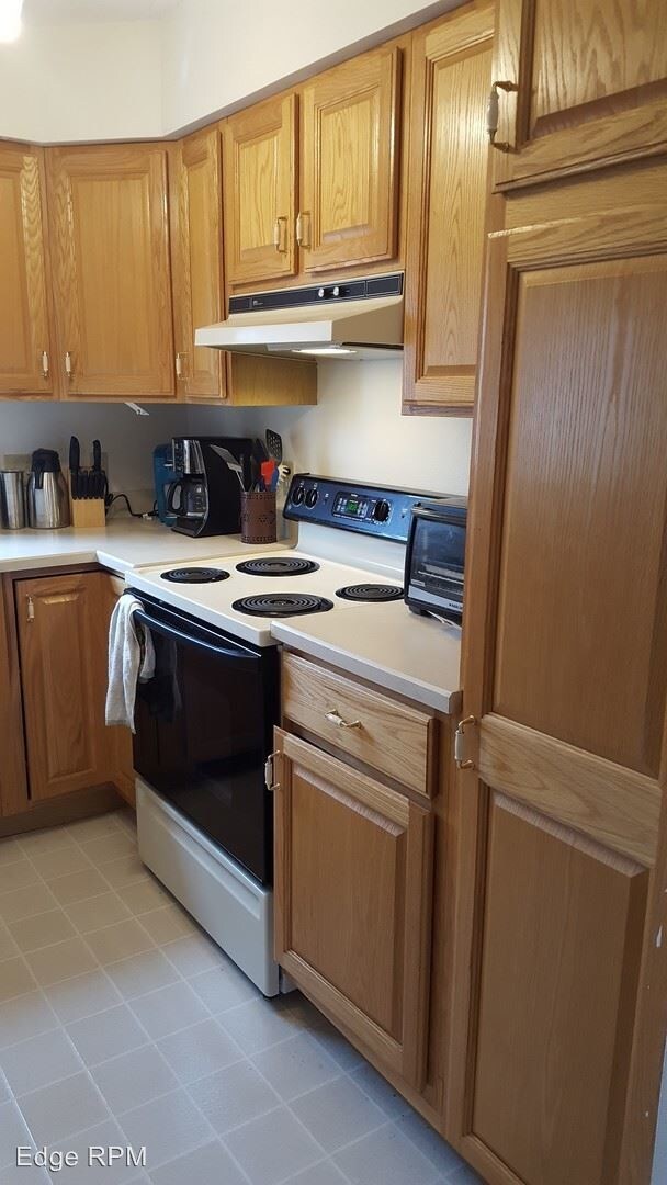 Building Photo - 2 br, 1 bath Apartment - 5503 University Ave