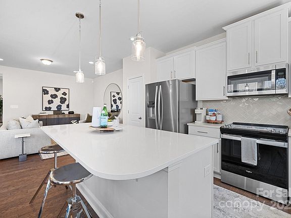 Foto del edificio - 4131 Walking Ridge Rd