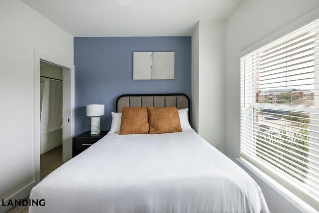 Foto del edificio - 20050 Oak Rd E