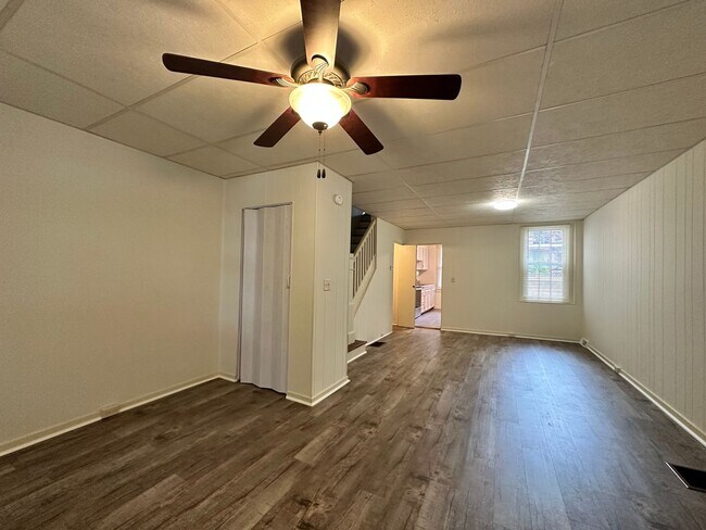 Building Photo - Newly updated 3 bedroom 1 bath single fami...