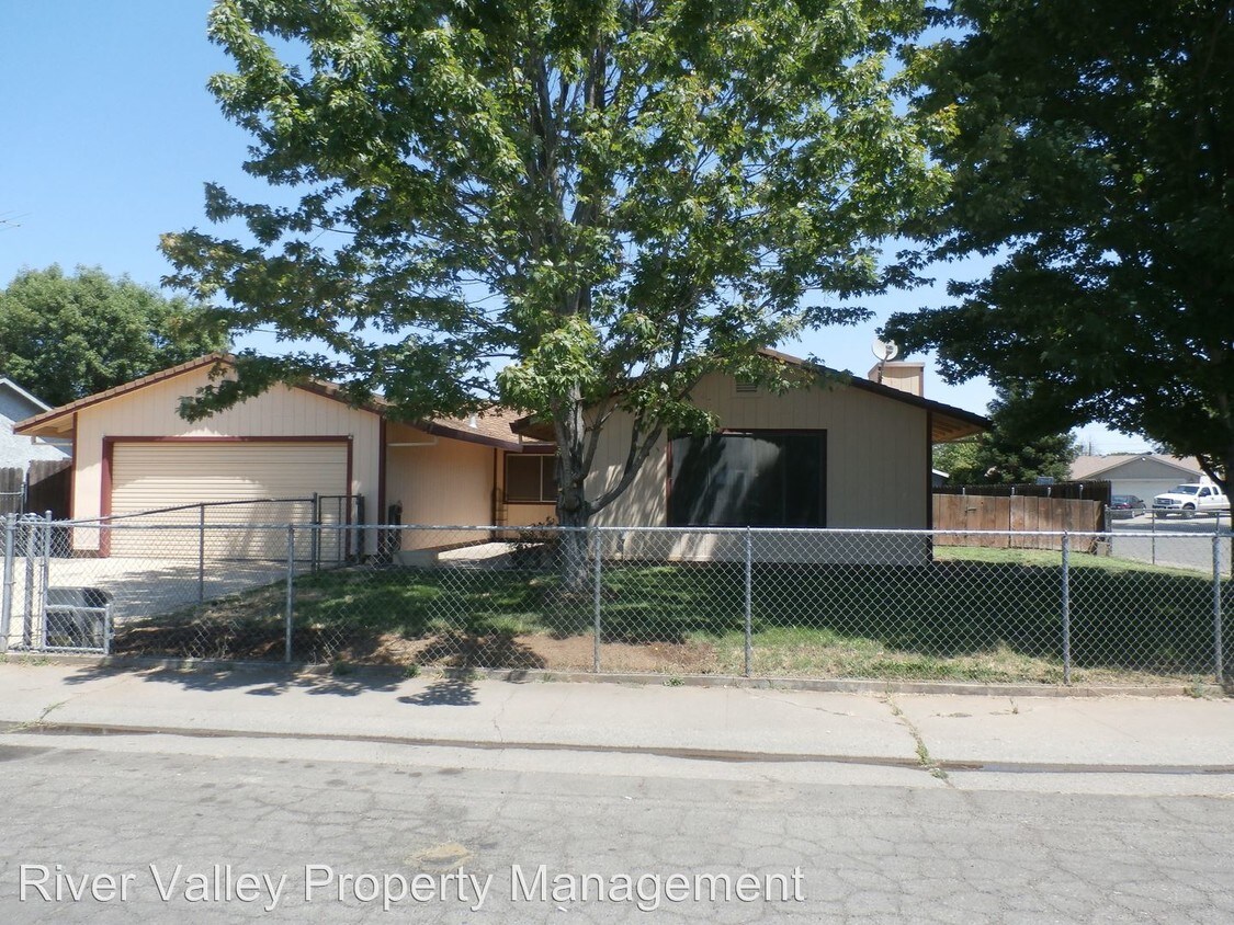 Primary Photo - 631 Quebec Way