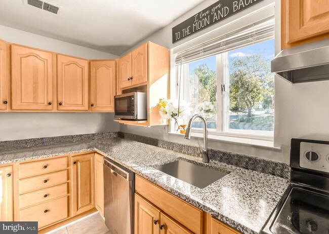 Building Photo - 13801 Sauterne Way