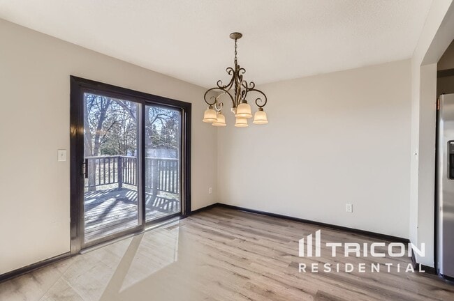 Foto del edificio - 16691 N Hillcrest Ct