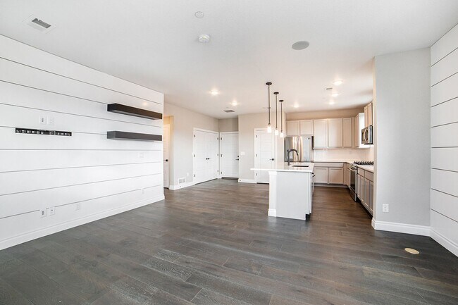 Foto del edificio - Updated Townhome at Victory Ridge!