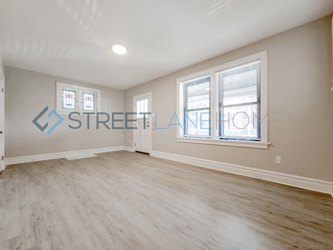Building Photo - REDUCED!