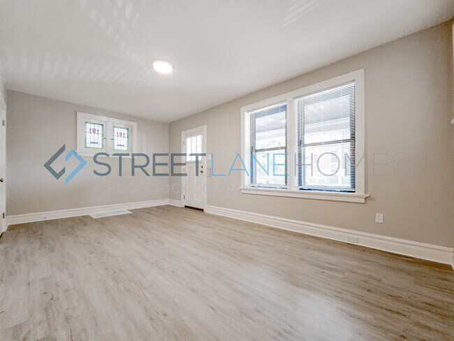 Foto del edificio - REDUCED!