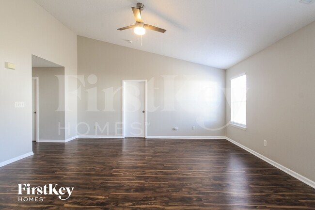 Foto del edificio - 9762 Trail Dr