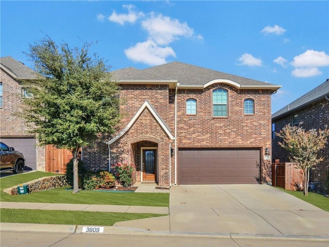 Foto principal - 3 Bedroom Single Family in Fort Worth