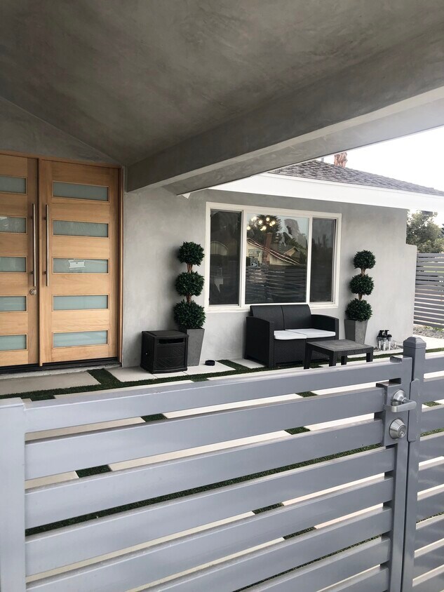 Foto principal - 25075 Costeau St