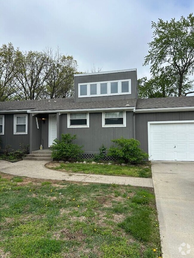 Building Photo - 1035 NW 70th Ct