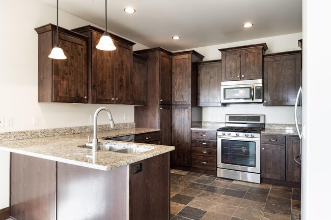 Building Photo - Unfurnished Condo in Black Rock Ridge