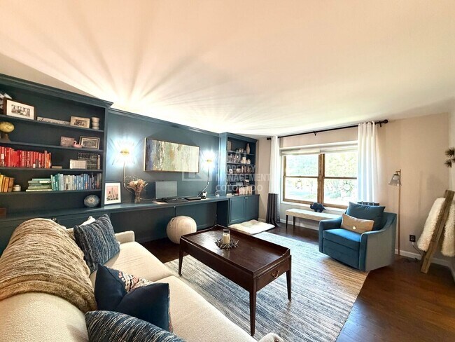 Foto del edificio - 1408 E Irwin Ln
