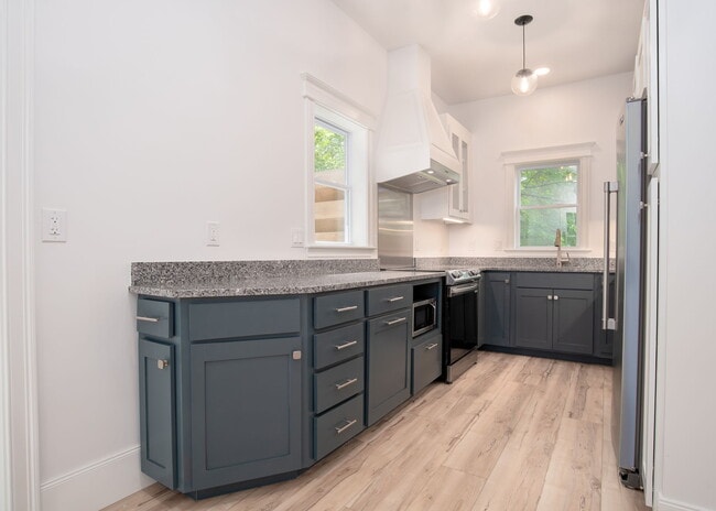 Building Photo - 732 Highland Ave