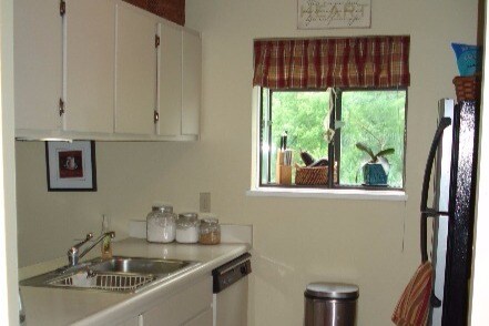 Cocina - 1571 W Pond Dr