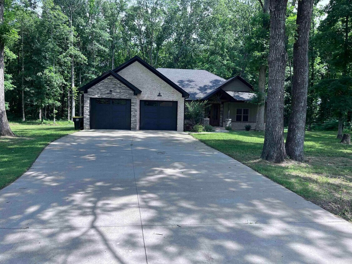 Foto principal - 206 Bridgewood Dr