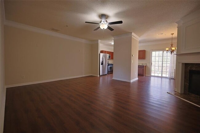 Building Photo - 220 Azalea Cir
