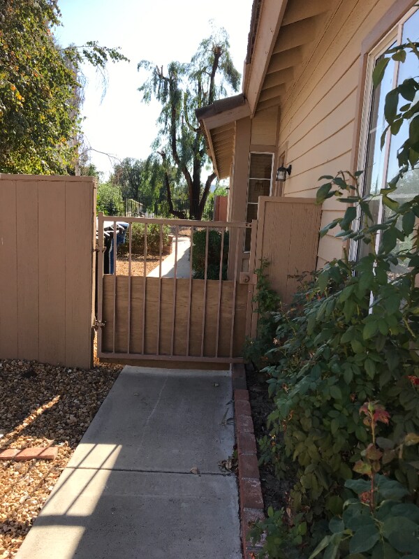 Foto del edificio - 30531 Hollyberry Ln