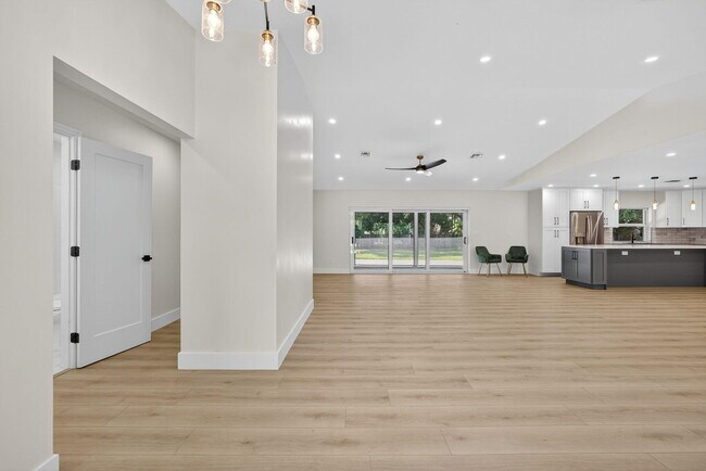 Building Photo - 280 Sulky Way