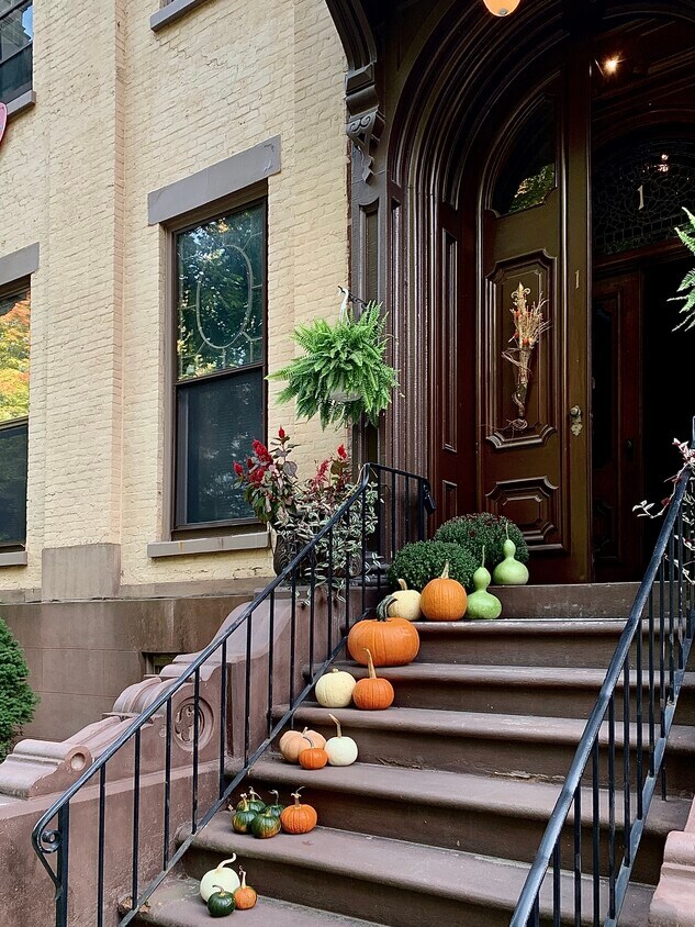 Main Entrance - 1 Washington Pl