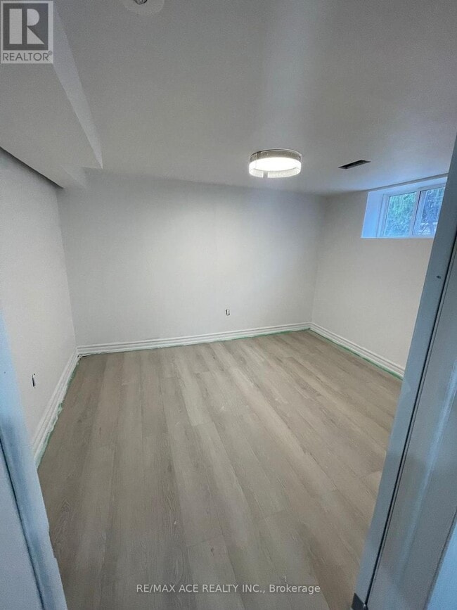 Building Photo - 101 Flora Dr