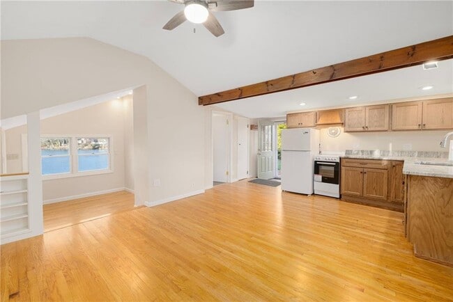 Foto del edificio - 8 Pine Ln