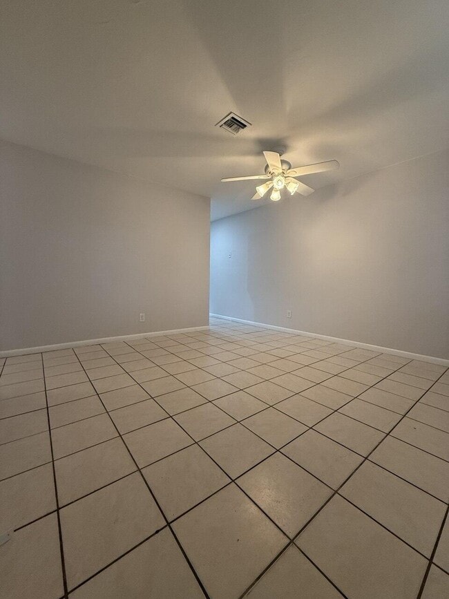 Building Photo - 231 Evernia St