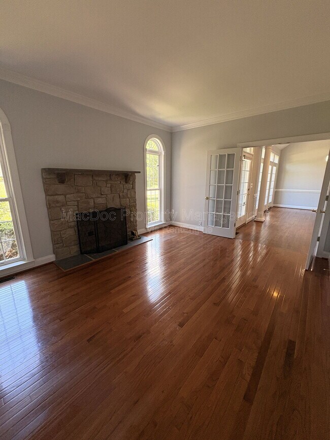 Foto del edificio - 10802 Cedar Creek Dr